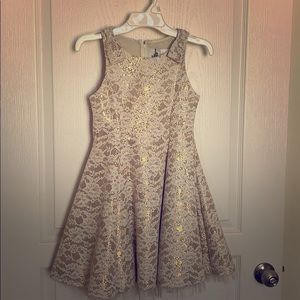 Girls Lace Dress.